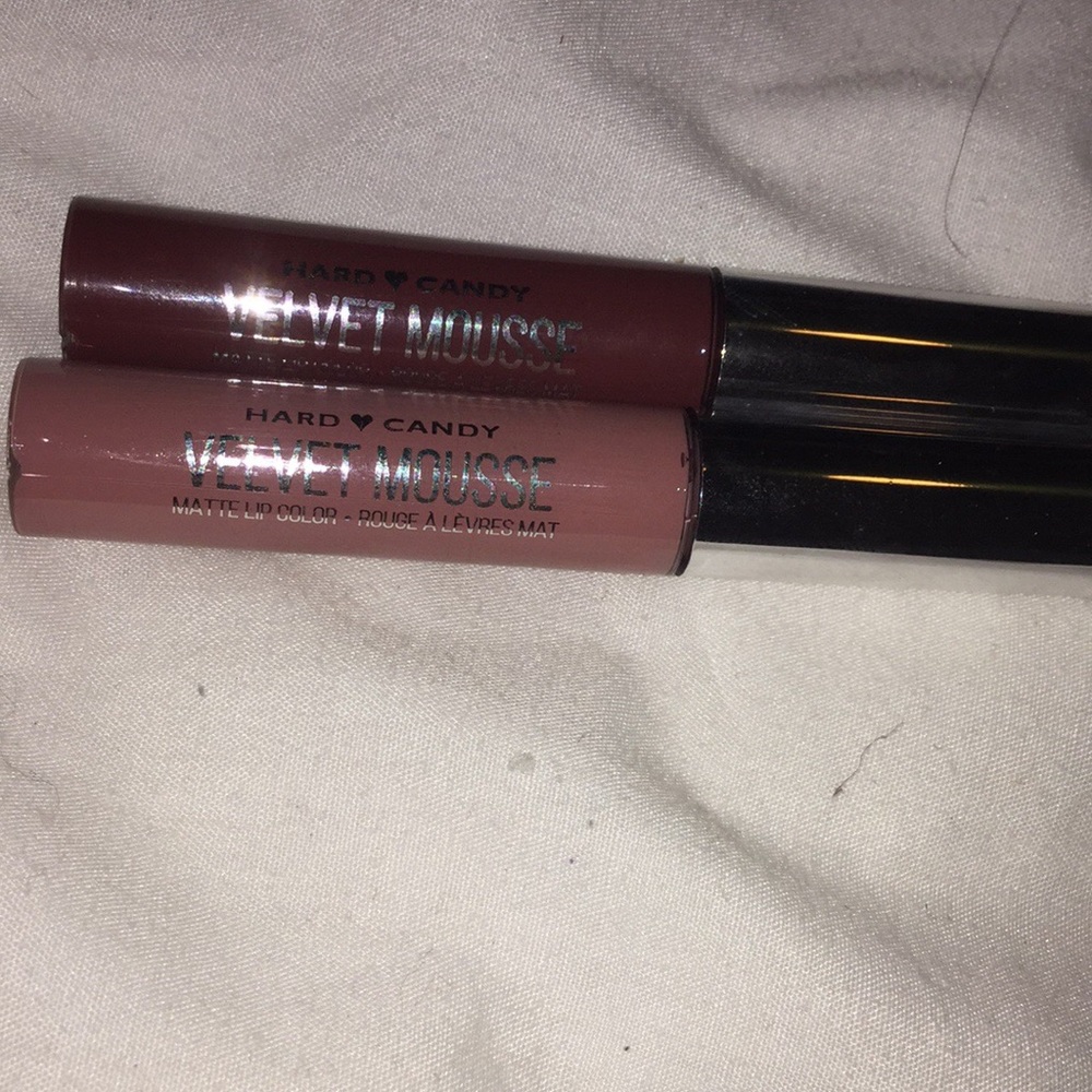 Matt lip colour